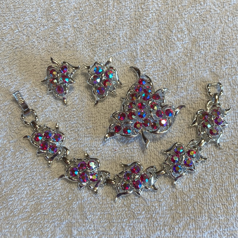 Vintage Stunning Sara Coventry costume Brooch, Bracelet and SB Earring Set